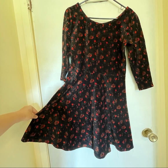 Dress size Small - Picture 2 of 5